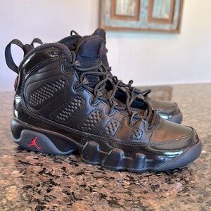 Air Jordan 9 retro Kids Black and Red Sneakers EUC 5Y